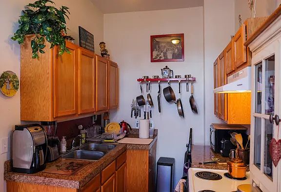 4th image of 4323 Burgundy St #4323