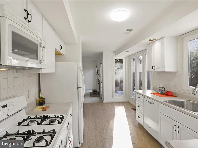 7004 Dreams Way Ct — Photo 11