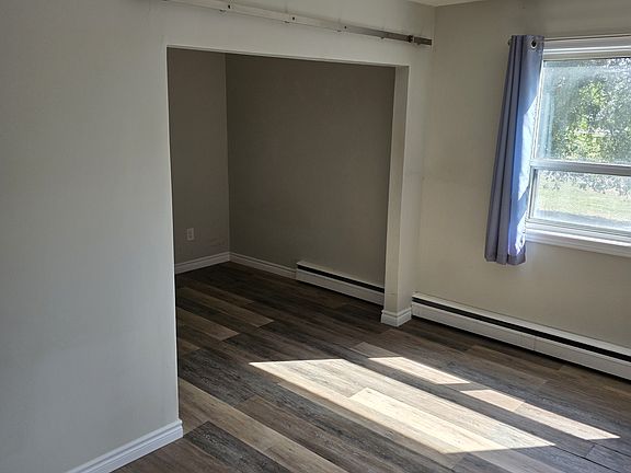 5th image of 21 Stirling Ave S #14