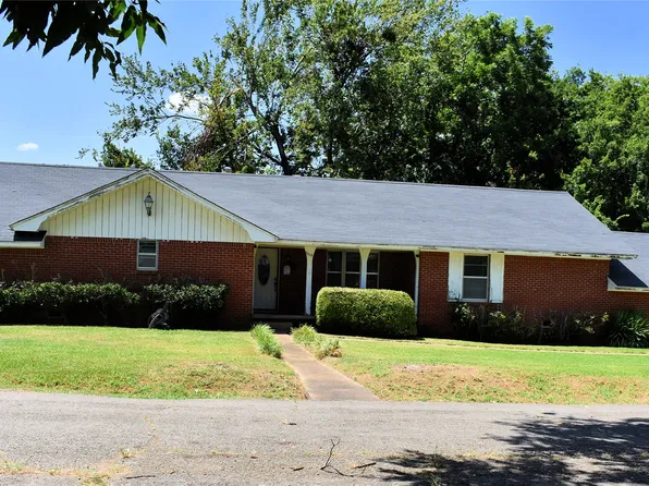 1110 S 4th St, Hugo, OK 74743