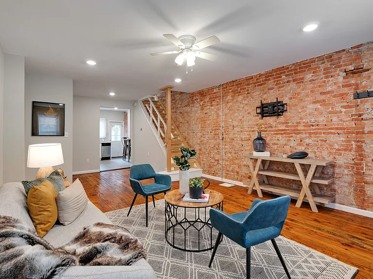 430 McClellan St — Photo 2