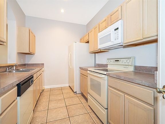 5th image of 7123 Yacht Basin Ave Unit 333