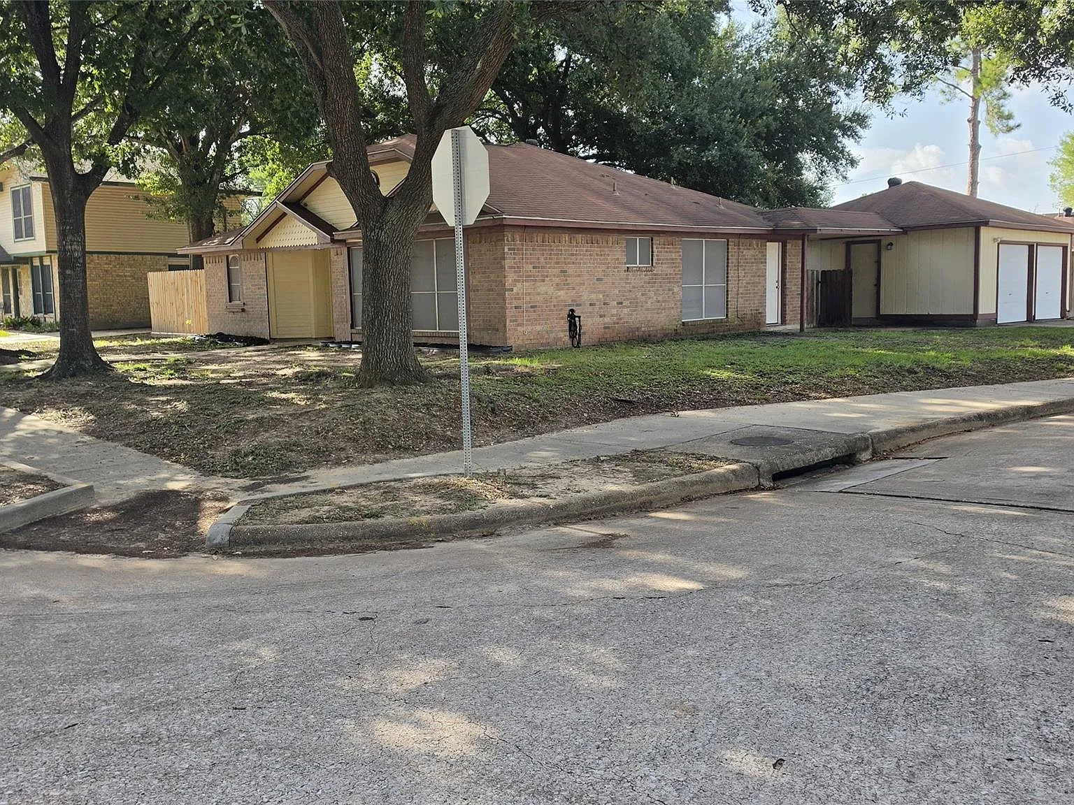 3 bed, 2.0 bath, 1352 sqft, $1,900 — Photo 1