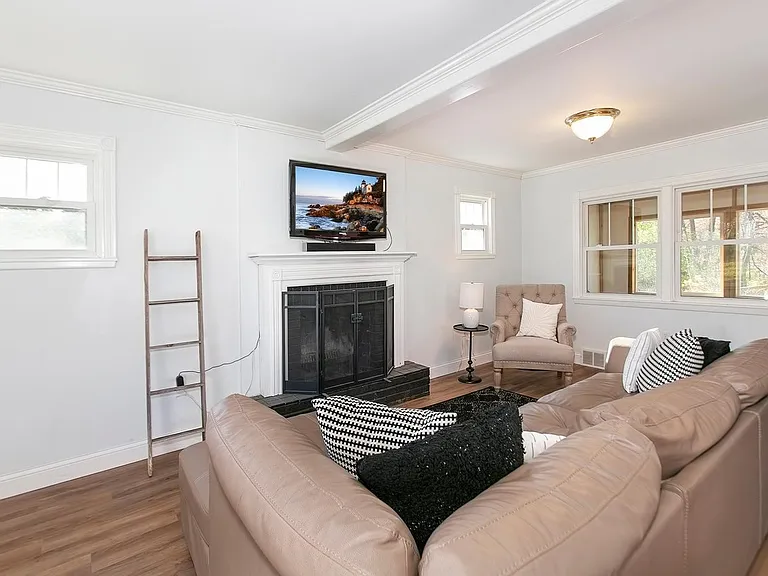 2909 Meadow Ln — Photo 6