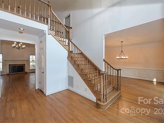 4th image of 12904 Darby Chase Dr