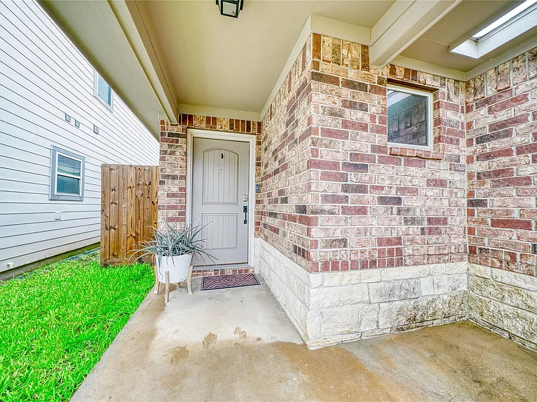 7919 Cypress Country Dr — Photo 4