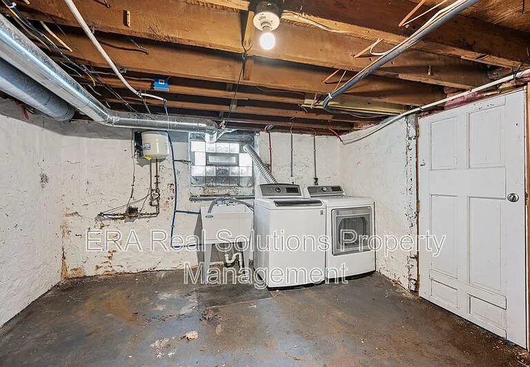 4616 Ward St — Photo 33