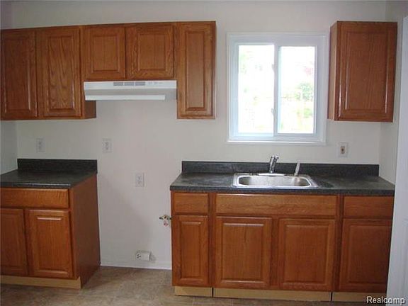 3rd image of 1328 E Goulson Ave