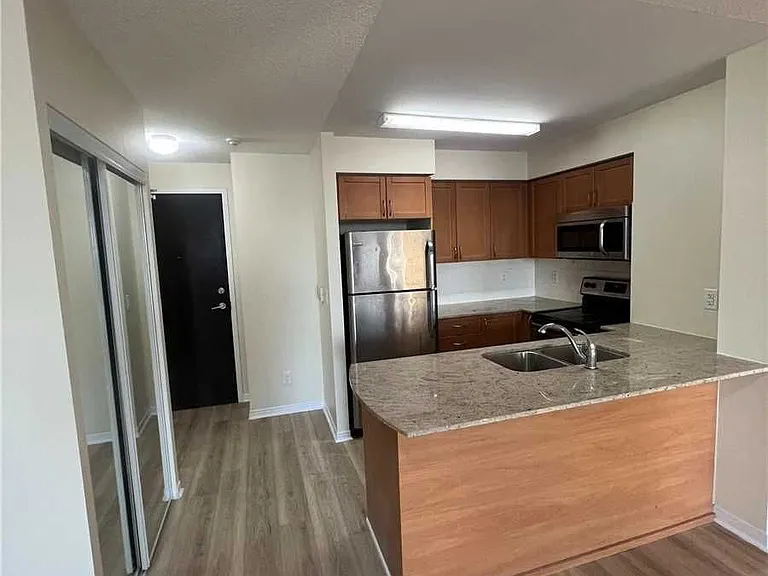 75 King William Cres #1007 — Photo 2