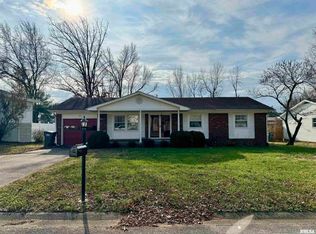 405 Lakeshore Dr, Carterville, IL 62918