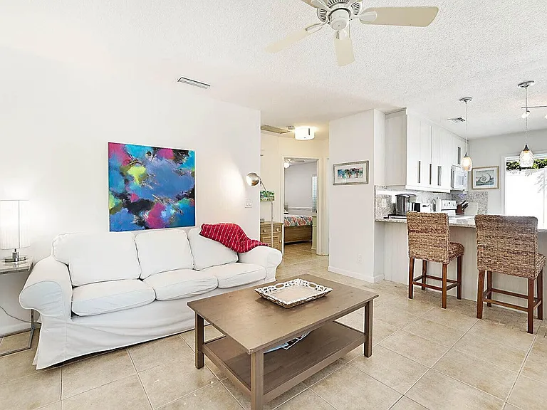 338 NE 7th Ave #A — Photo 4
