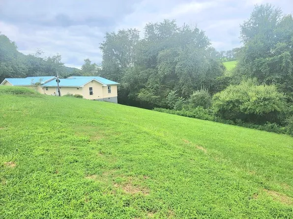 634 Pine Dr, Saltville, VA 24370