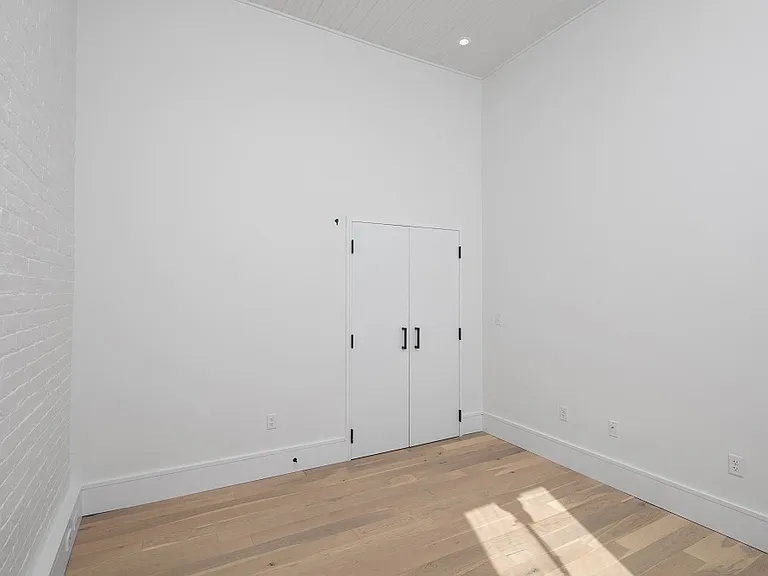 510 Julia St — Photo 81