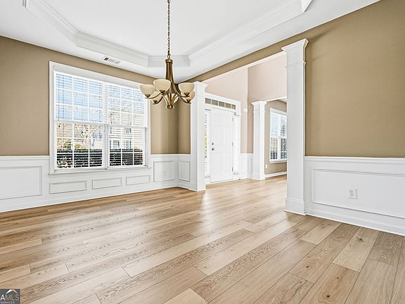 5th image of 3910 Balas St