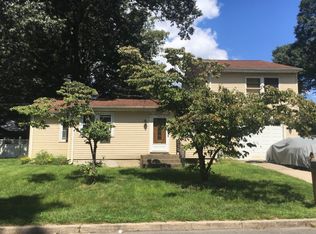 22 18th St, Burlington, NJ 08016