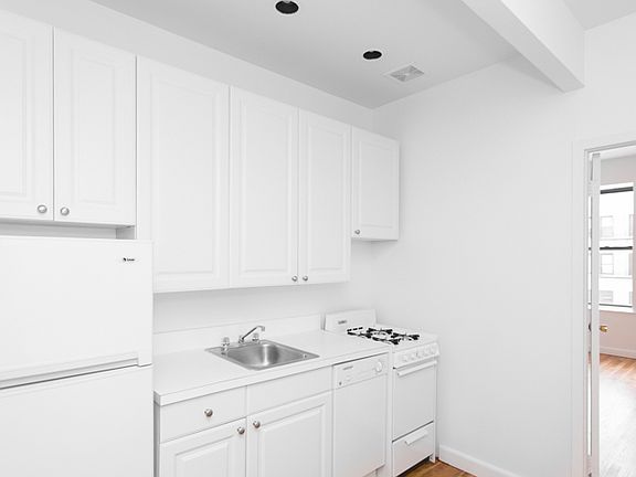 5th image of 1388 2nd Ave APT 4B