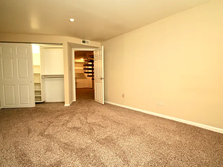 2219 N Clifton Ave #1W — Photo 16