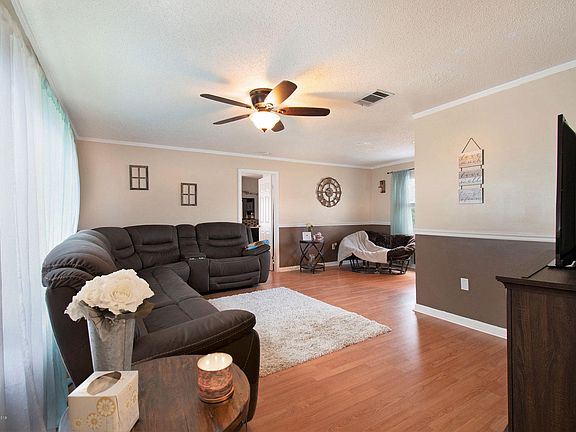 5th image of 837 Berkshire Dr