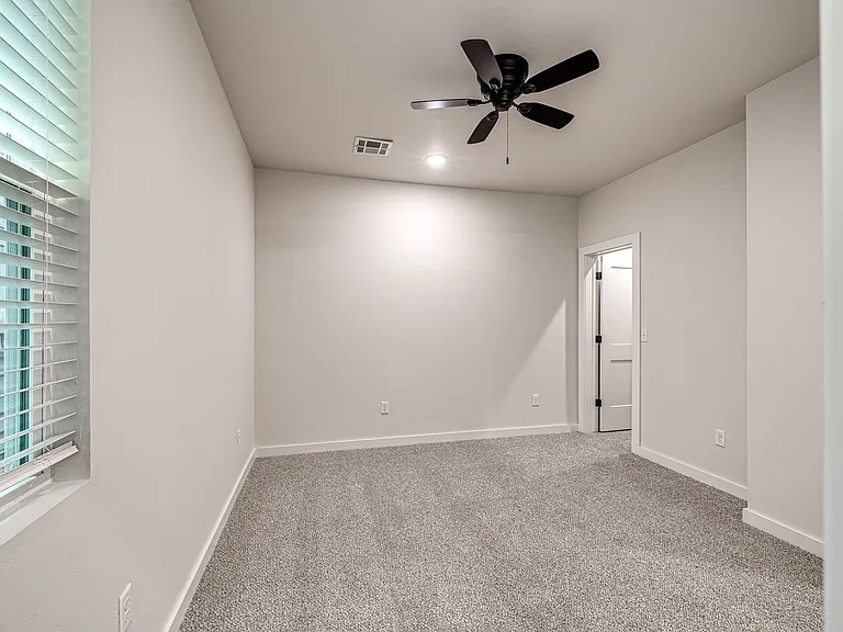 608 W 2nd St #110 — Photo 17