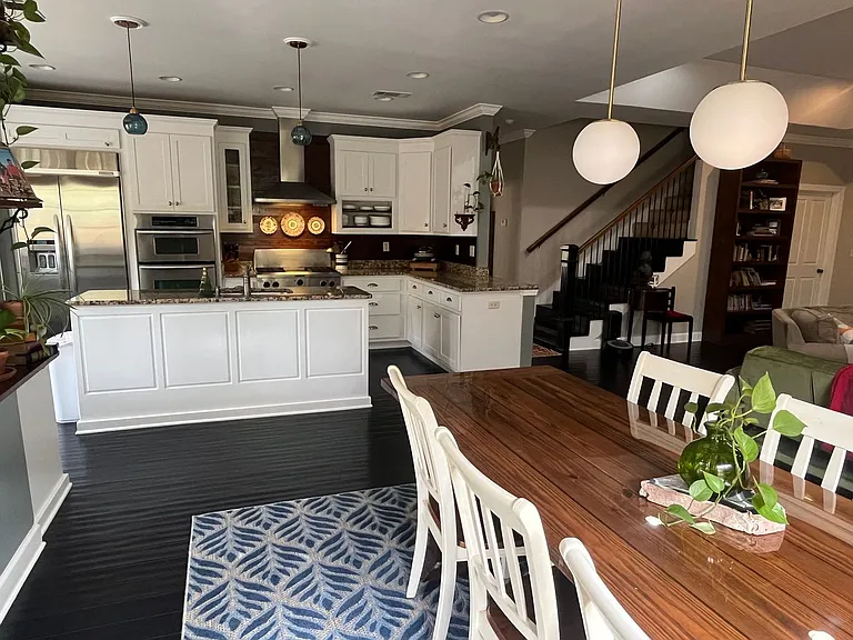 808 Old White Ln — Photo 11