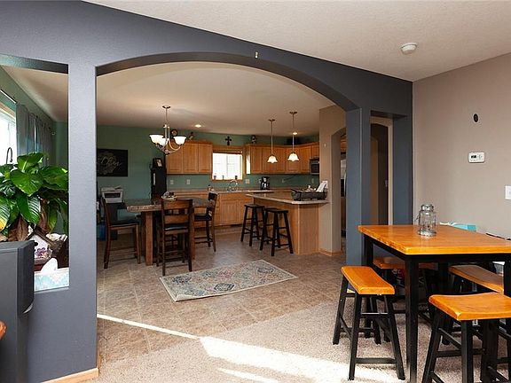 5th image of 405 E 13th Pl