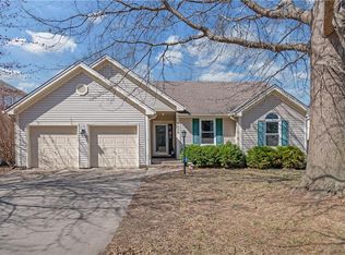 1020 SE Country Ln, Lees Summit, MO 64081