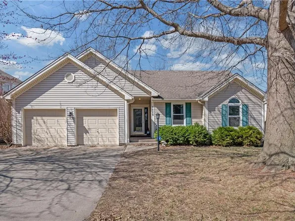 1020 SE Country Ln, Lees Summit, MO 64081