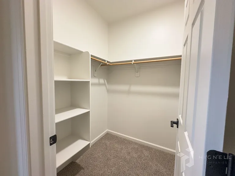 Sterling Oaks Luxury Apartments — Photo 46