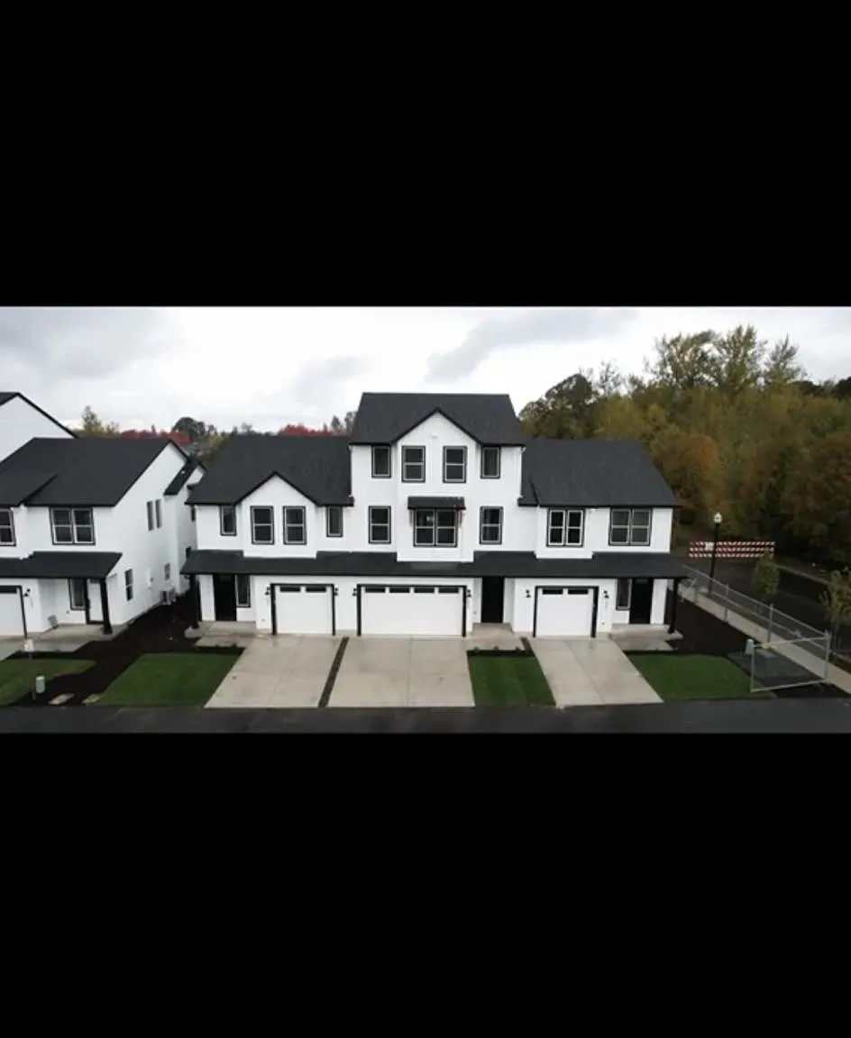 3 bed, 2.5 bath, 1600 sqft, $2,500 — Photo 1