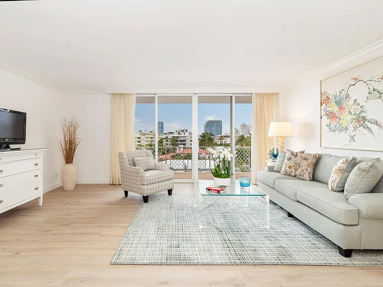 354 Chilean Ave #6C — Photo 1