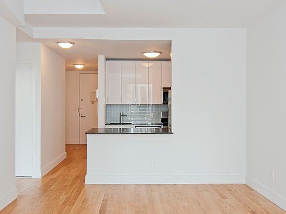 3rd image of 45 Wall St APT 618
