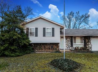 1335 Daffodil Ln, Highland, IL 62249