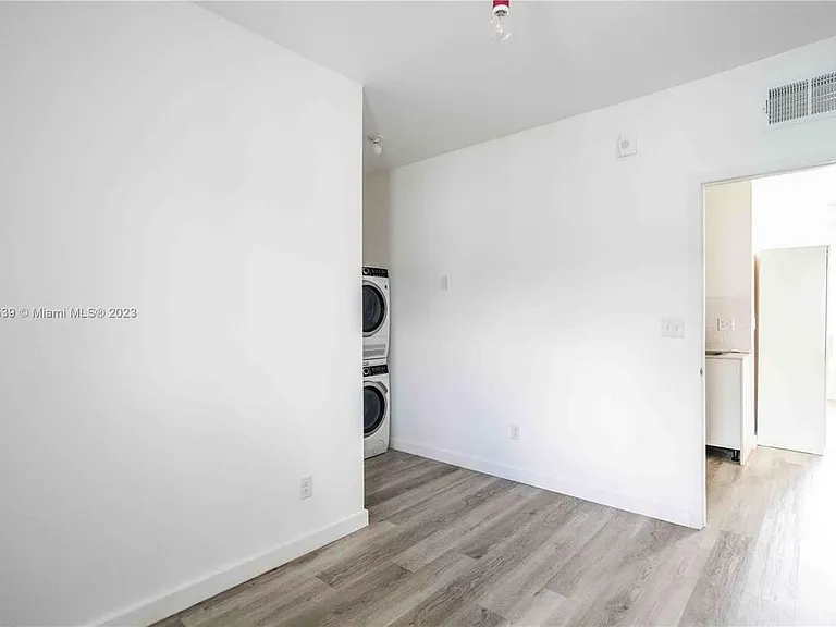 1561 Jefferson Ave #5 — Photo 10