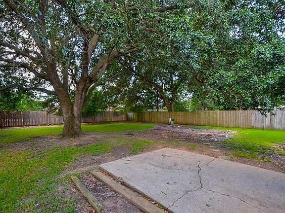 4th image of 1110 Bayou Vista Dr
