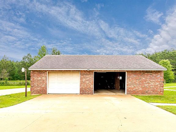 3rd image of 472 Chisholm Trl