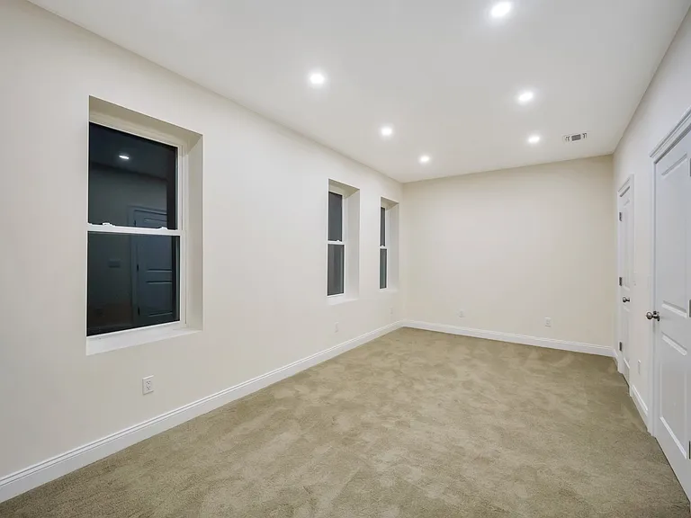 41-06 25th Ave #2 — Photo 12