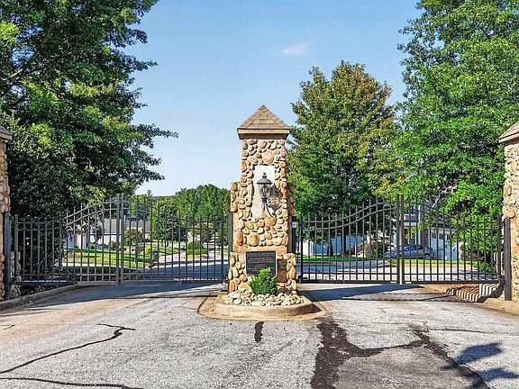 3rd image of 307 Stillwaters Bay Dr