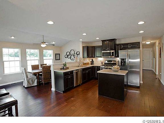 3rd image of 1824 Halesworth Ln