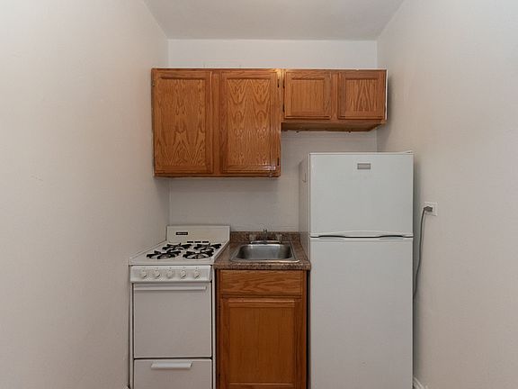 2nd image of 711 W Belmont Ave APT 503