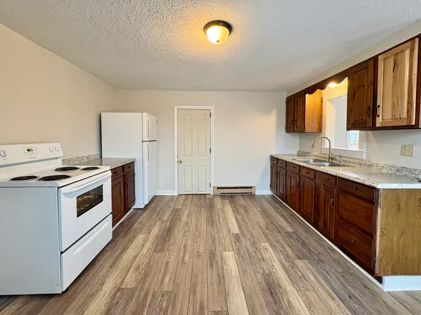 58 School St #E, Sanford, ME 04073