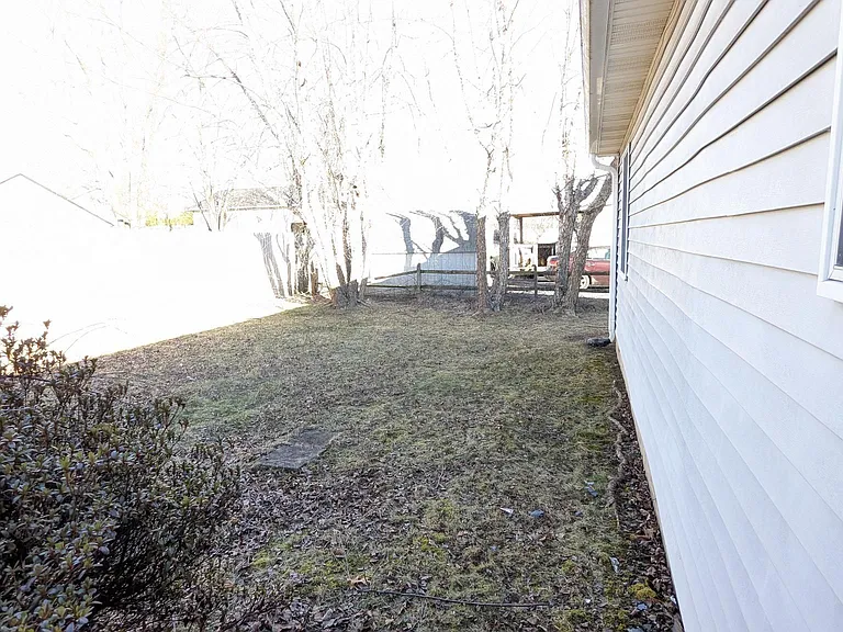 150 Nightingale Ave — Photo 27