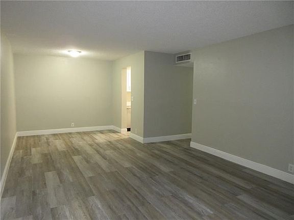 4th image of 4240 Woodside Dr APT 3