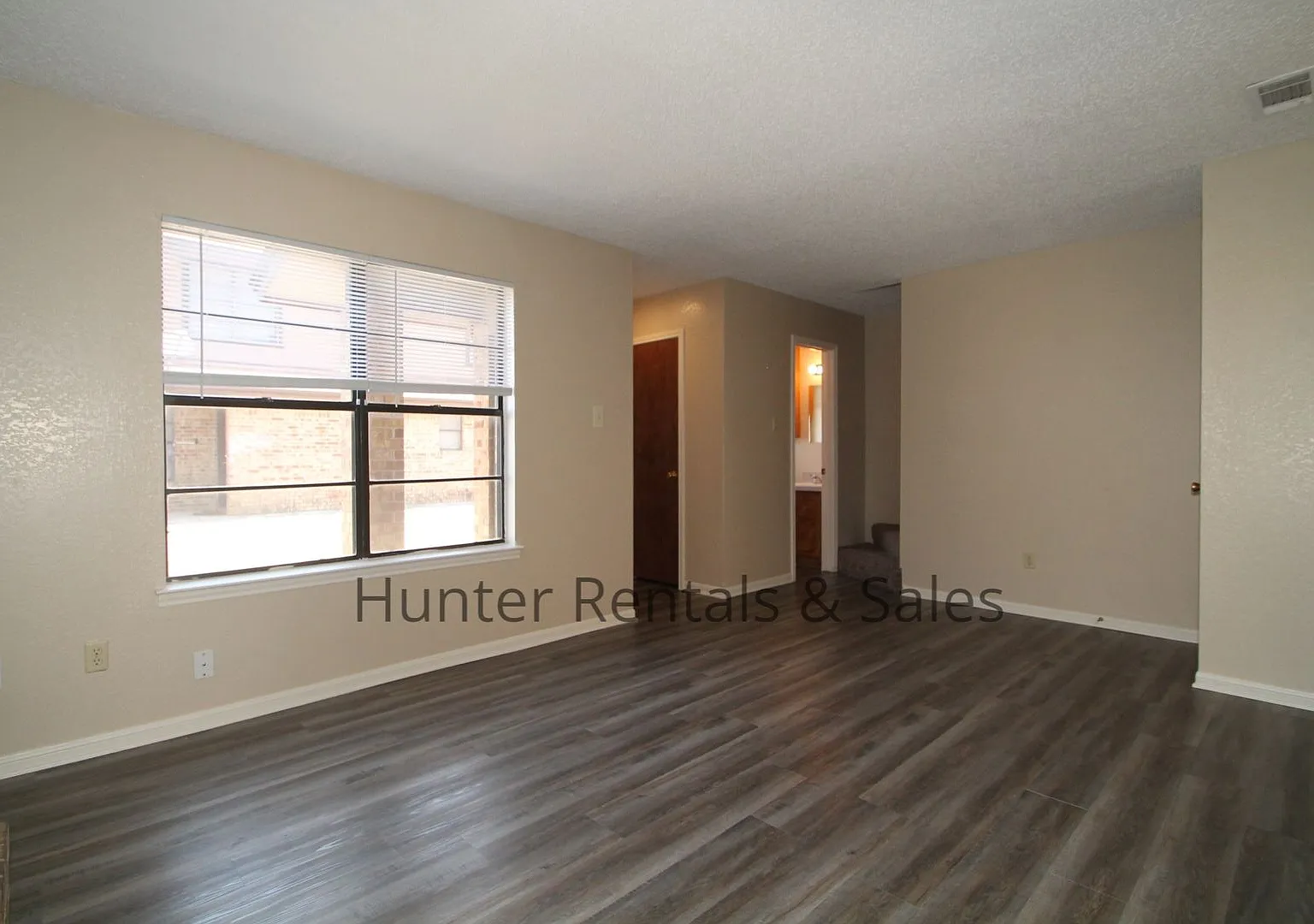 Updated 2-Bedroom Townhome with Modern Finishes in Prime Killeen Location — Photo 4