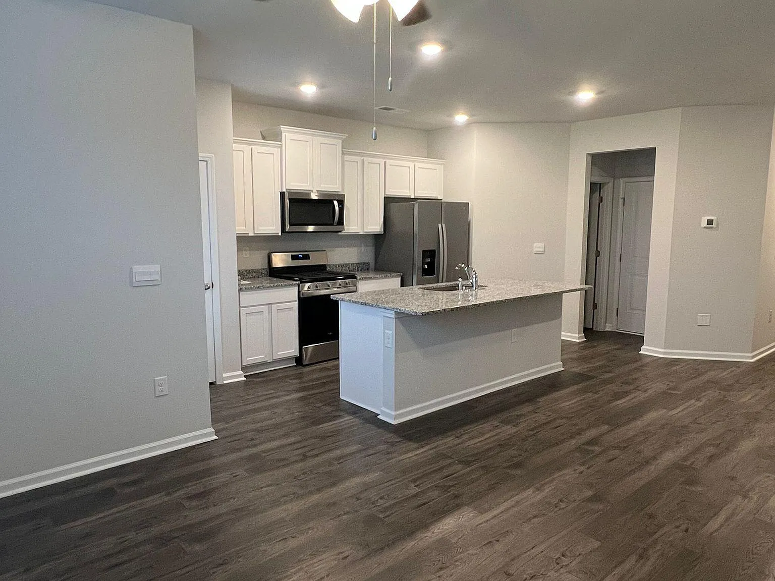 3 bed, 2.5 bath, 1435 sqft, $1,895 — Photo 4