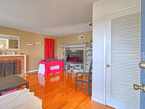 3rd image of 8175 Shasta St