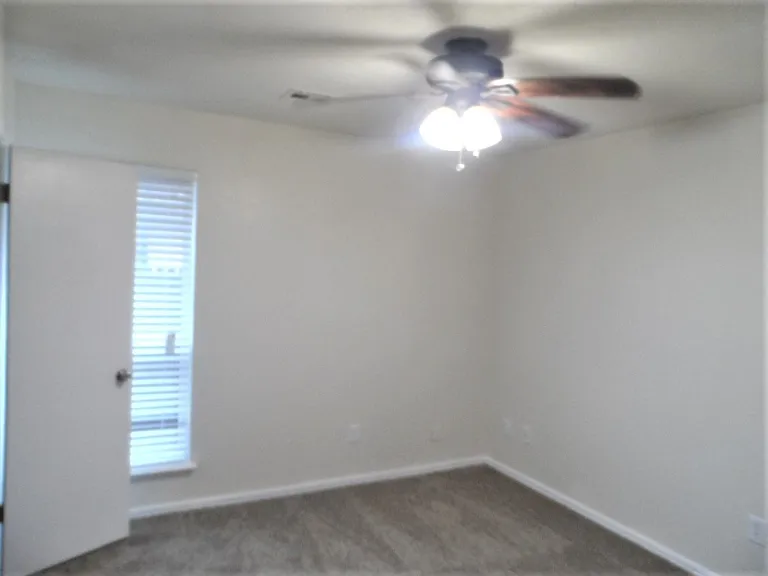 201 Wellington Ln — Photo 5