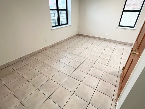 19-54 77th Street image 11 of 27