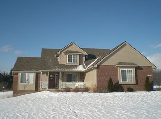 2180 Ridgewood Dr, Howell, MI 48843