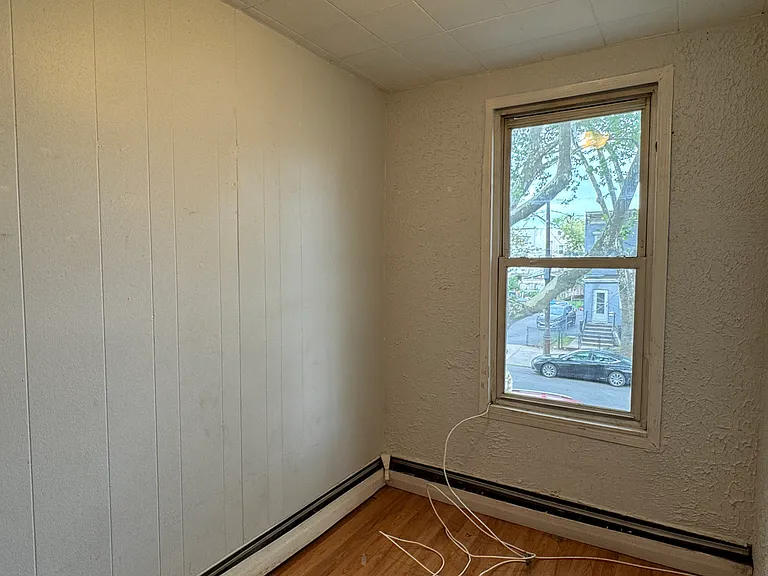 Mallory Ave — Photo 15