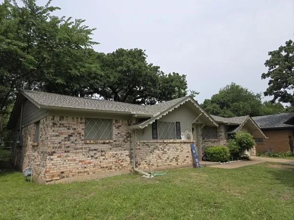 84 Ravenswood Dr, Bedford, TX 76022